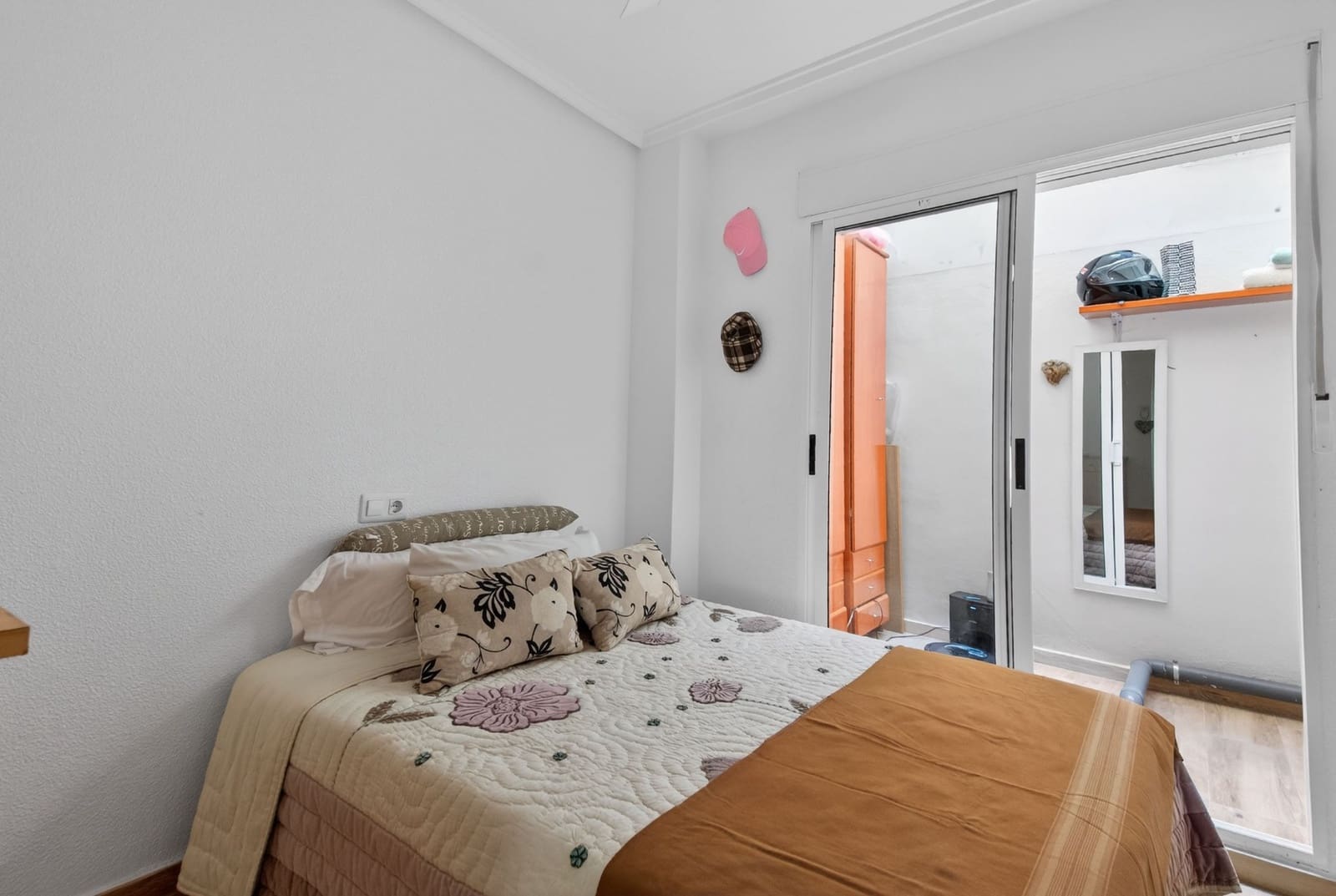 Apartamento de 2 habitaciones en Torrevieja en venta con piscina - 227.000 € (Ref: 9696892)