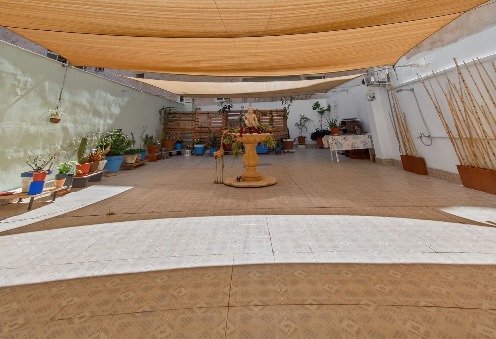 Apartamento de 2 habitaciones en Torrevieja en venta con piscina - 227.000 € (Ref: 9696892)