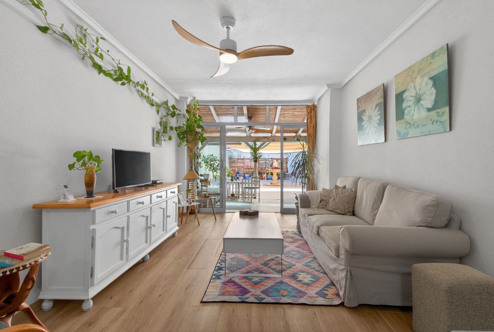 Apartamento de 2 habitaciones en Torrevieja en venta con piscina - 227.000 € (Ref: 9696892)