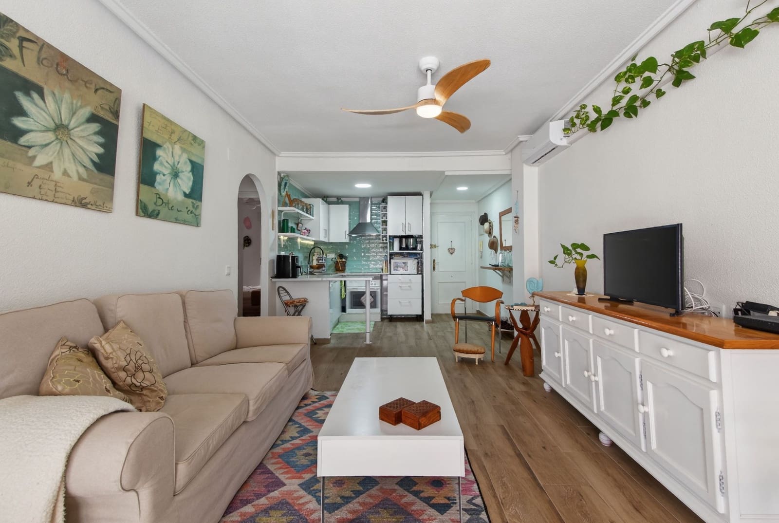 Apartamento de 2 habitaciones en Torrevieja en venta con piscina - 227.000 € (Ref: 9696892)