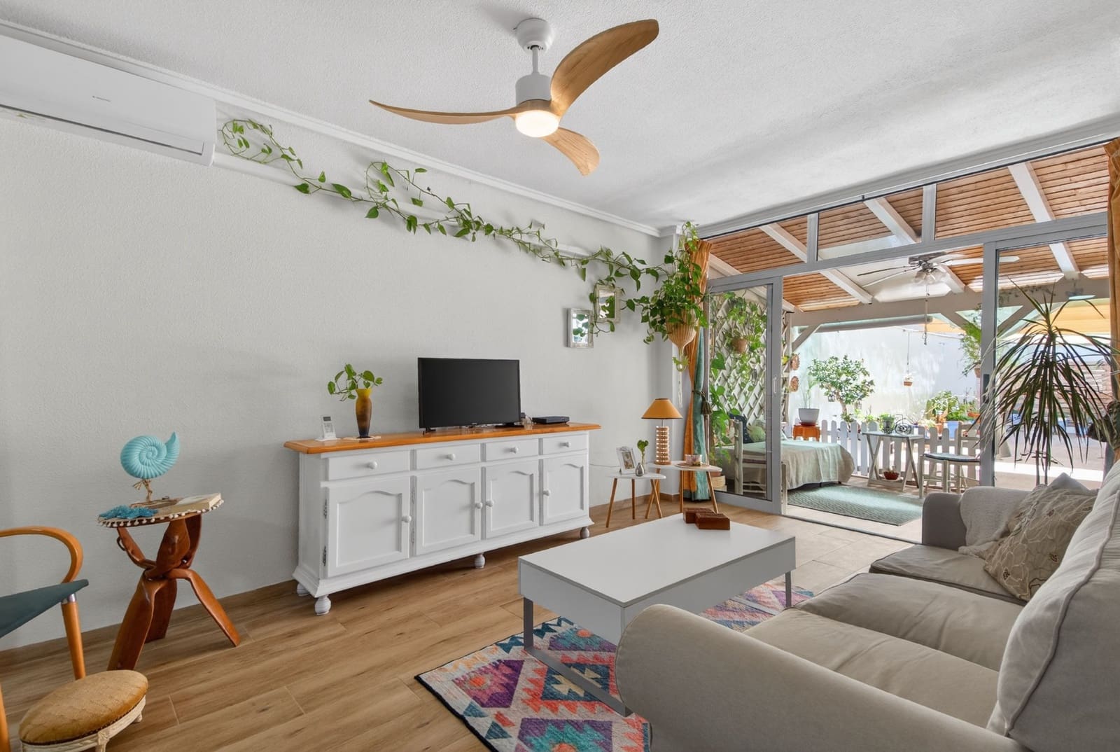 Apartamento de 2 habitaciones en Torrevieja en venta con piscina - 227.000 € (Ref: 9696892)