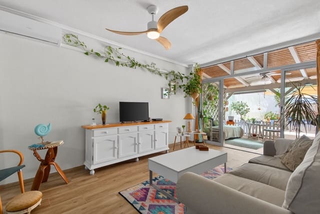 Apartamento de 2 habitaciones en Playa del Cura, Torrevieja en venta con piscina - 227.000 € (Ref: 9696892)