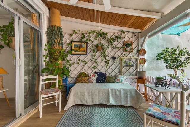 Apartamento de 2 habitaciones en Playa del Cura, Torrevieja en venta con piscina - 227.000 € (Ref: 9696892)