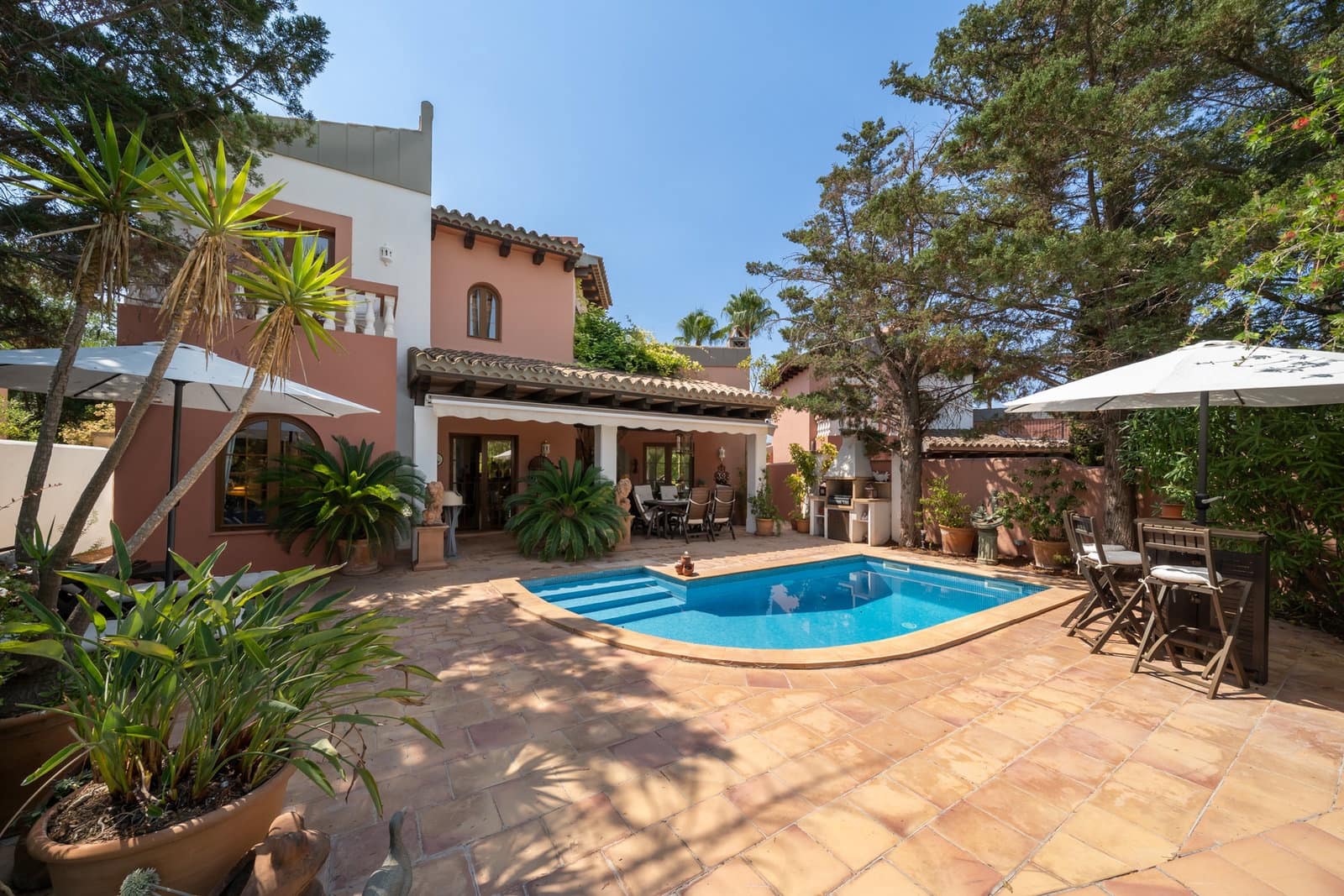 3 bedroom Villa for sale in Santa Ponsa with pool garage - € 1,590,000 (Ref: 10023740)