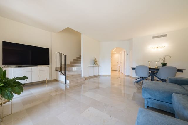 Piso de 2 habitaciones en Santa Ponsa, Calvià en venta con piscina garaje - 795.000 € (Ref: 10132136)