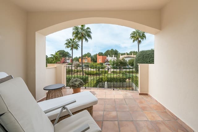 Piso de 2 habitaciones en Santa Ponsa, Calvià en venta con piscina garaje - 795.000 € (Ref: 10132136)