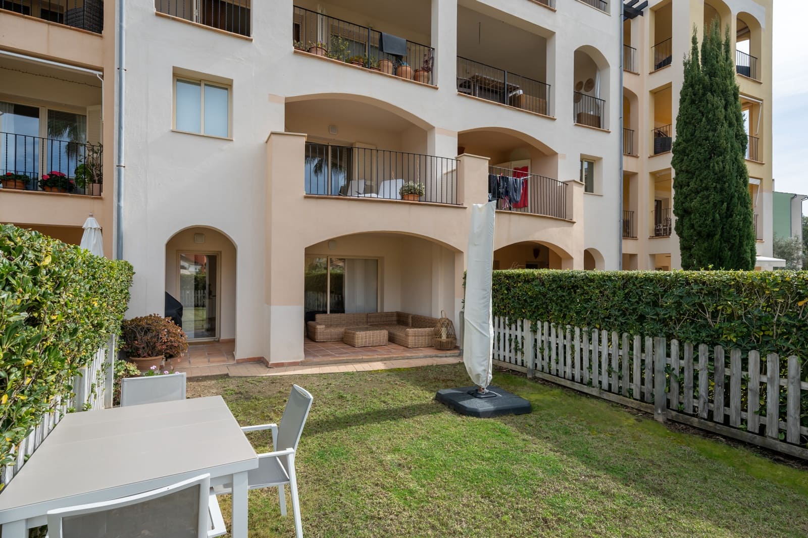 Piso de 2 habitaciones en Santa Ponsa en venta con piscina garaje - 795.000 € (Ref: 10132136)