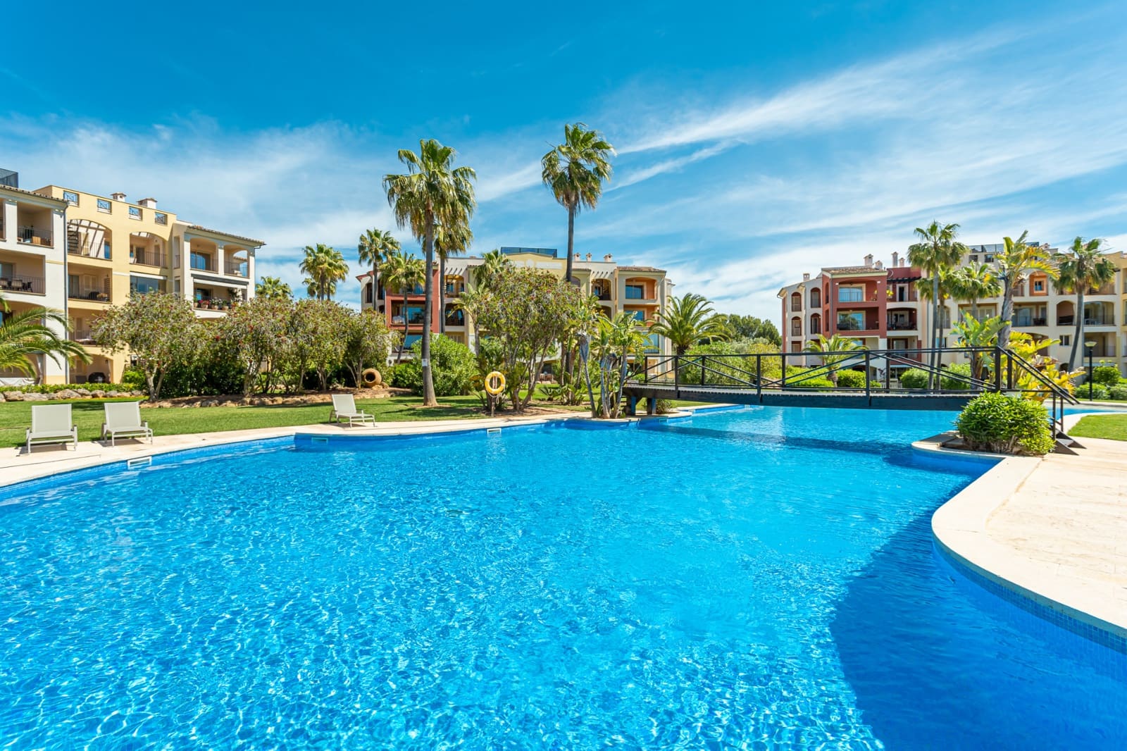 Piso de 2 habitaciones en Santa Ponsa en venta con piscina garaje - 795.000 € (Ref: 10132136)