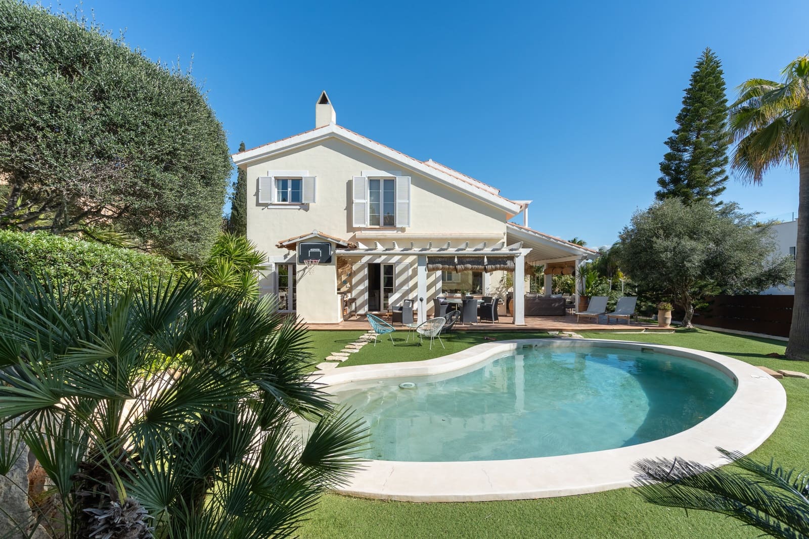 Chalet de 5 habitaciones en Santa Ponsa en venta con piscina garaje - 2.400.000 € (Ref: 10132996)