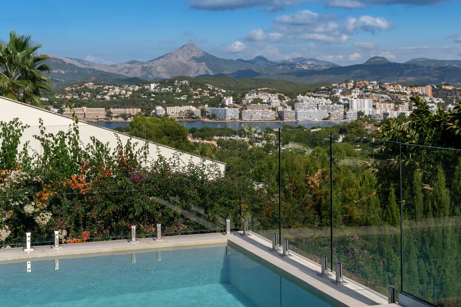 4 slaapkamer Villa te koop in Santa Ponsa met zwembad garage - € 5.250.000 (Ref: 10169255)