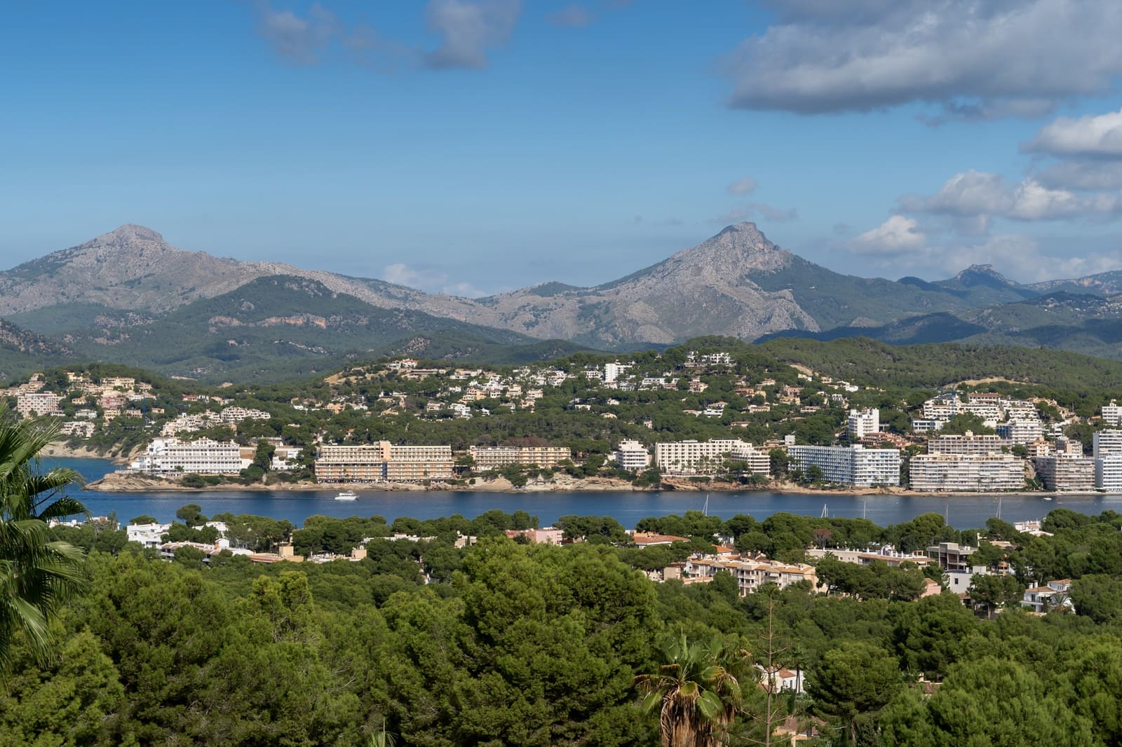 4 slaapkamer Villa te koop in Santa Ponsa met zwembad garage - € 5.250.000 (Ref: 10169255)