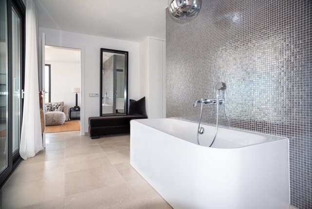 6 chambre Villa/Maison à vendre à Santa Ponsa avec piscine - 13 500 000 € (Ref: 10175915)
