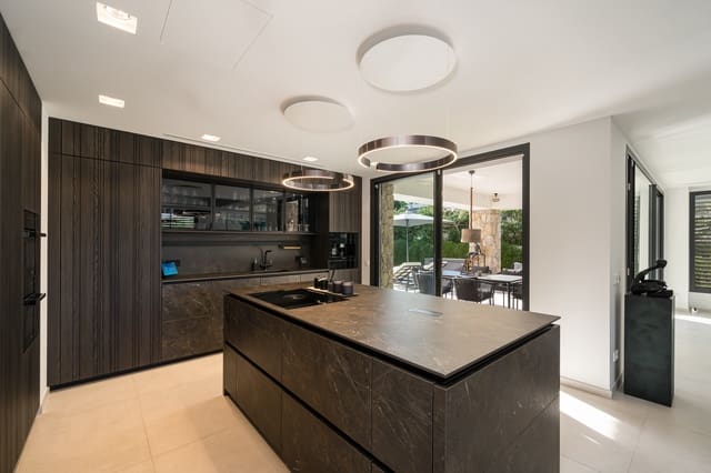5 soverom Villa til salgs i Santa Ponsa, Calvià med svømmebasseng garasje - € 4 500 000 (Ref: 10184090)