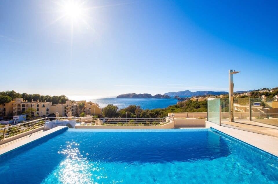 3 sypialnia Apartament na sprzedaż w Santa Ponsa z basenem garażem - 3 300 000 € (Ref: 8626648)