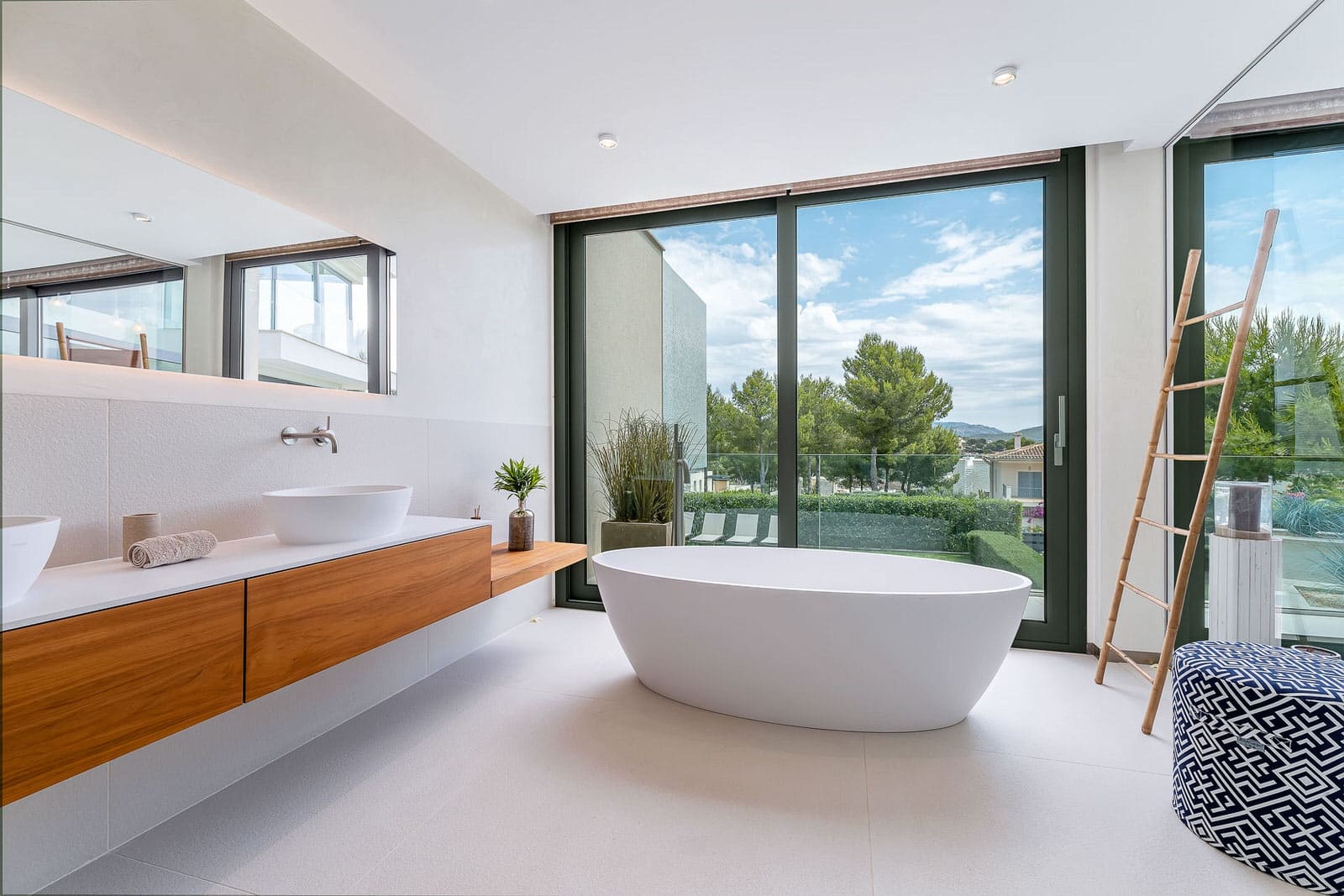 5 slaapkamer Villa te koop in Santa Ponsa met zwembad - € 7.650.000 (Ref: 8626656)