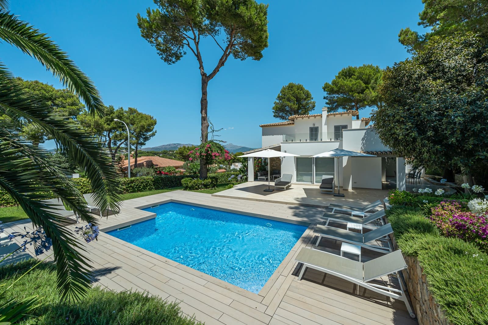 4 soveværelse Villa til salg i Santa Ponsa med swimmingpool - € 2.950.000 (Ref: 8630093)