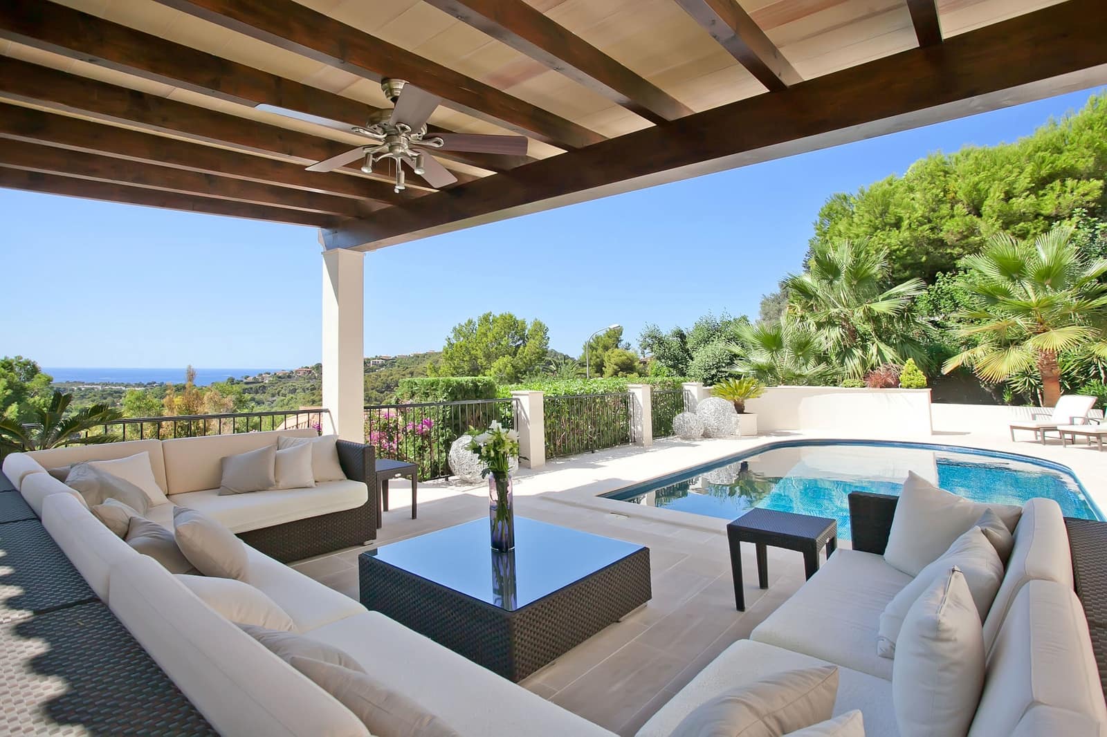 4 soveværelse Villa til salg i Bendinat med swimmingpool - € 7.500.000 (Ref: 8675712)