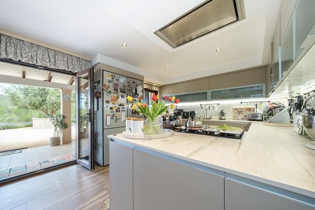 5 soveværelse Finca/Landehus til salg i Calvià med swimmingpool - € 2.170.000 (Ref: 8848954)