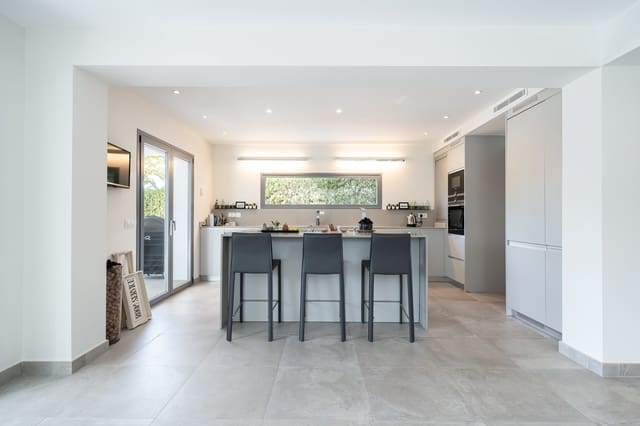 5 soverom Villa til salgs i Santa Ponsa, Calvià med svømmebasseng - € 3 290 000 (Ref: 8855386)