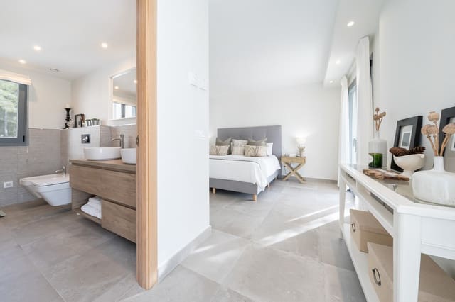 5 soverom Villa til salgs i Santa Ponsa, Calvià med svømmebasseng - € 3 290 000 (Ref: 8855386)