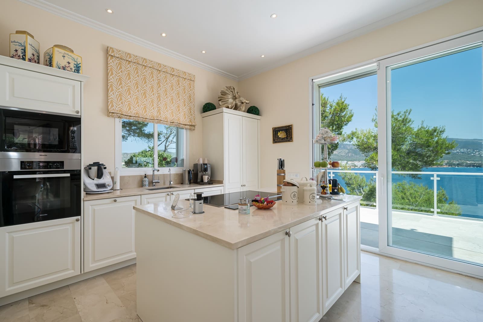 4 soveværelse Villa til salg i Torrenova med swimmingpool - € 8.200.000 (Ref: 9012449)