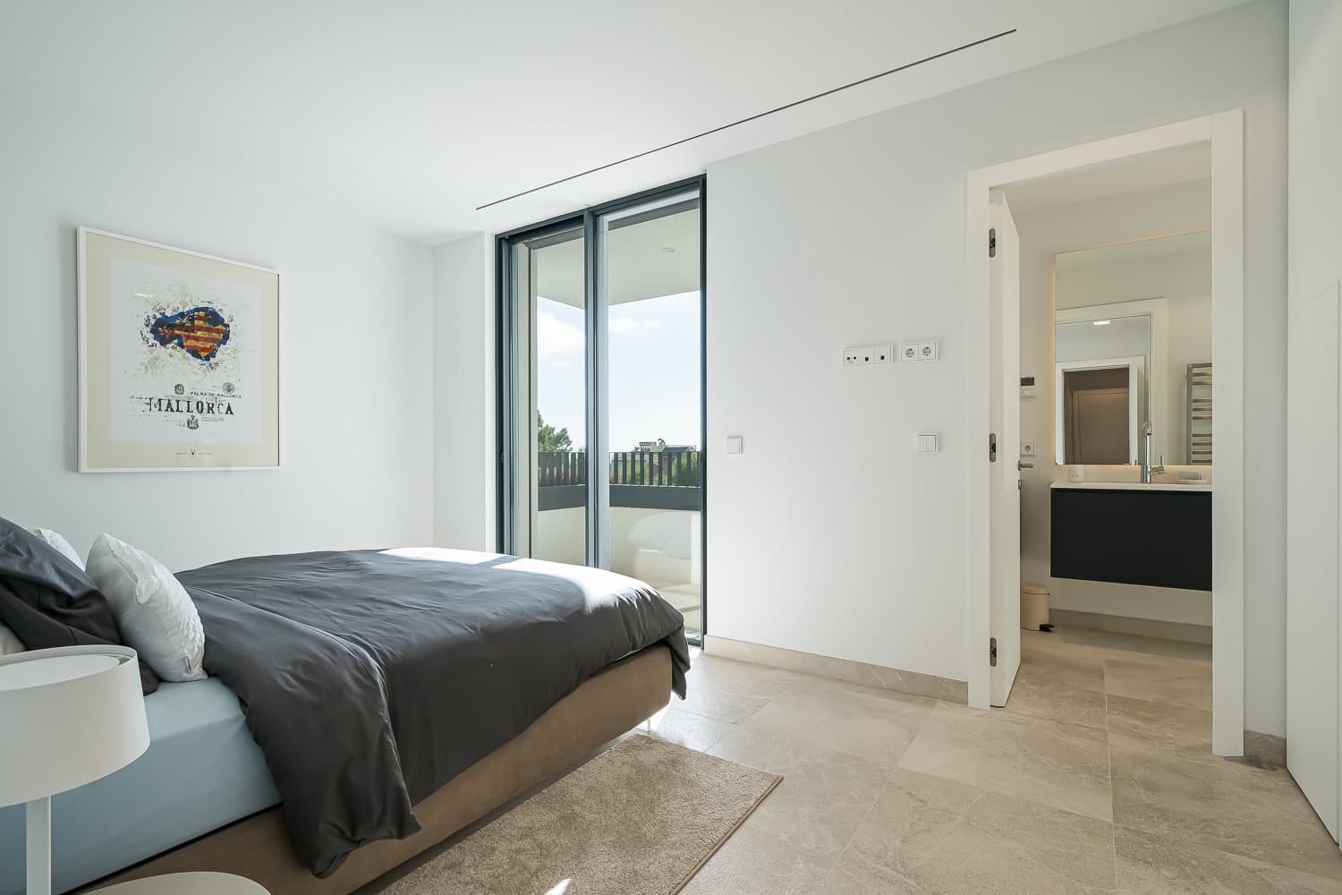 Apartamento de 2 habitaciones en Santa Ponsa en venta con piscina garaje - 2.390.000 € (Ref: 9023851)