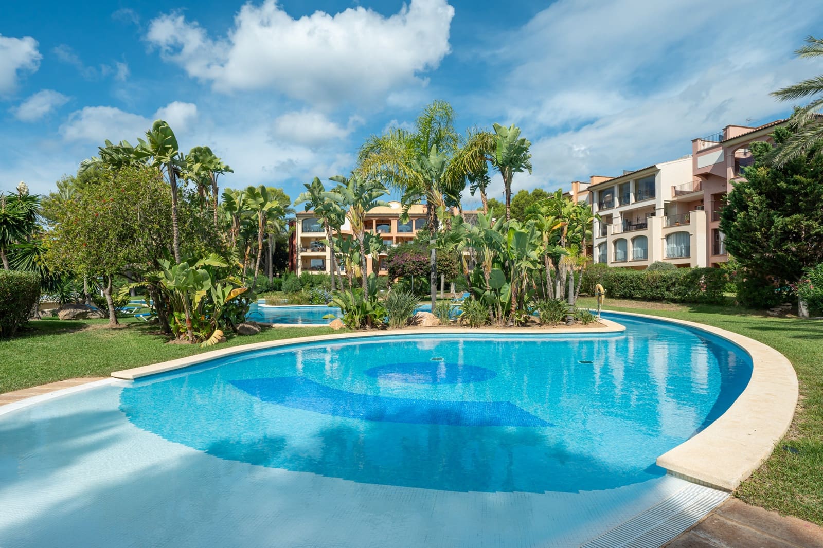 3 bedroom Apartment for sale in Santa Ponsa - € 1,490,000 (Ref: 9068761)