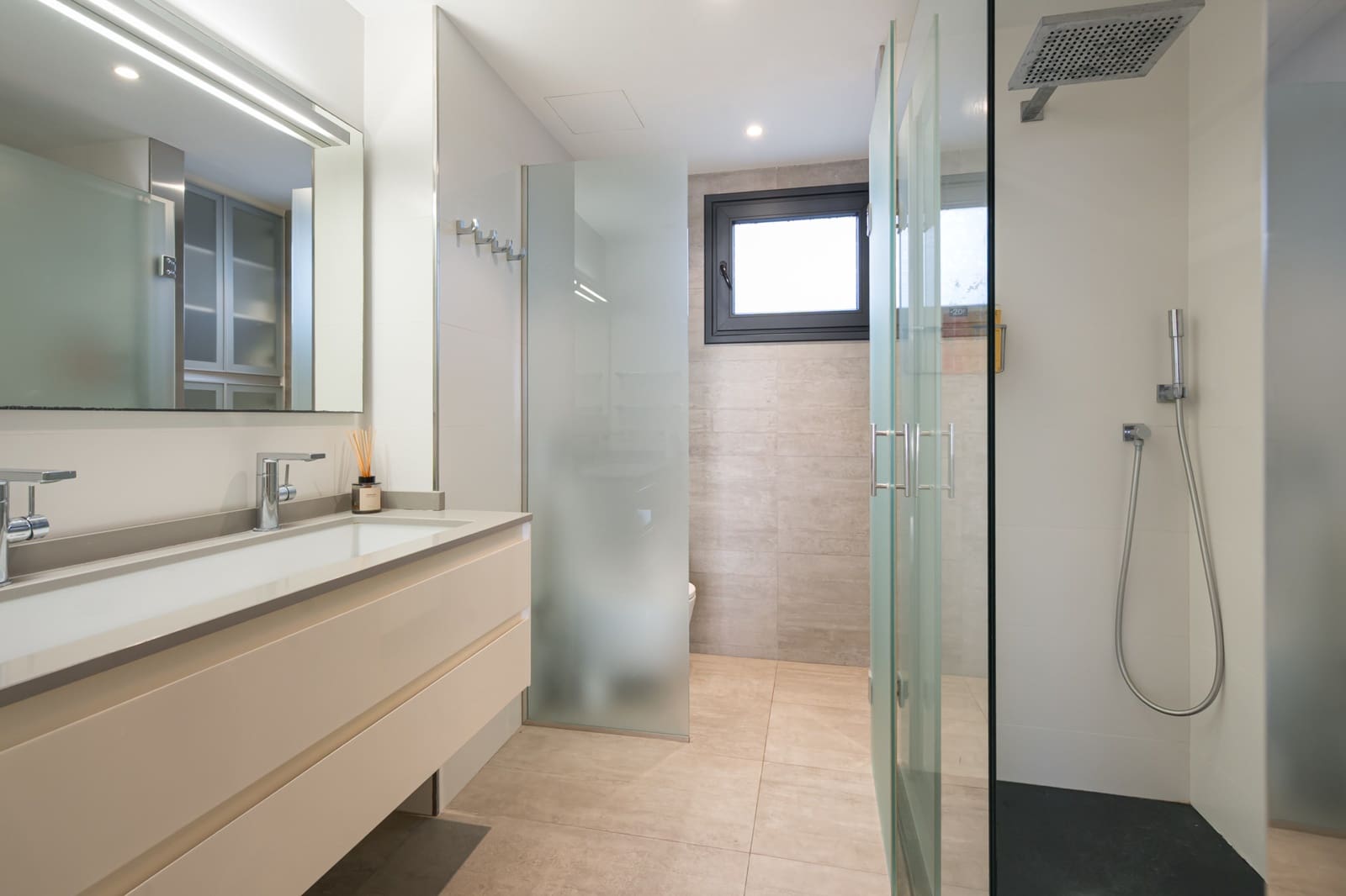 3 bedroom Flat for sale in Palma de Mallorca with garage - € 985,000 (Ref: 9085218)