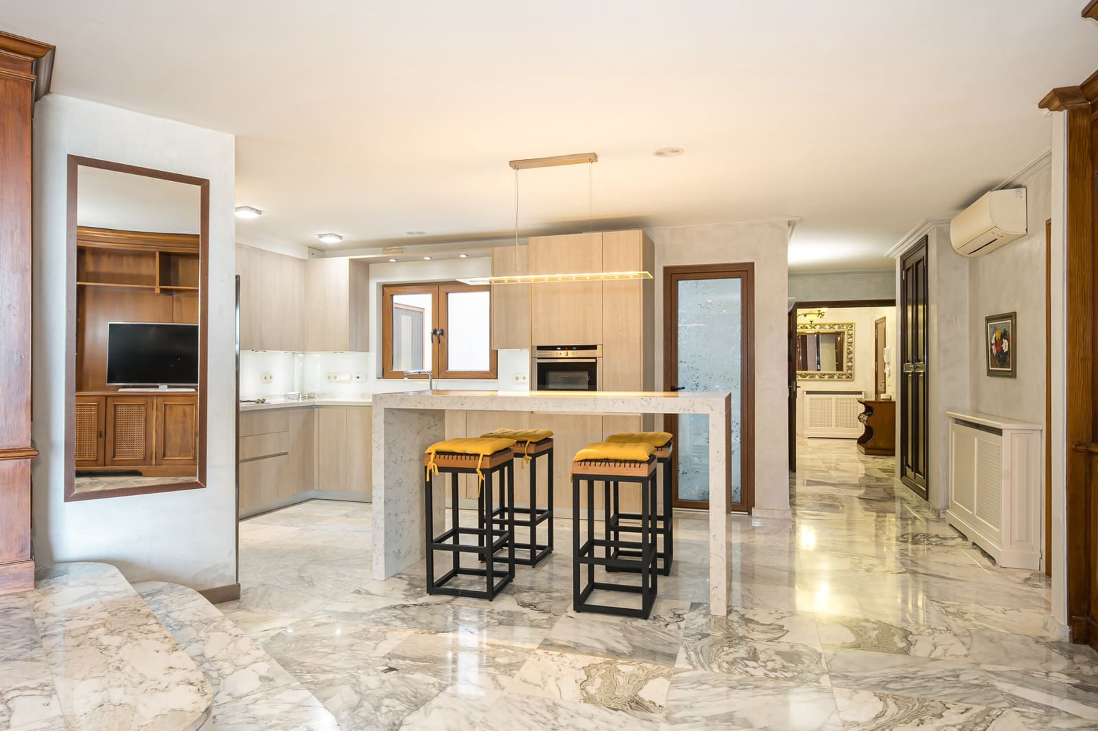 3 bedroom Flat for sale in Palma de Mallorca with garage - € 985,000 (Ref: 9085218)