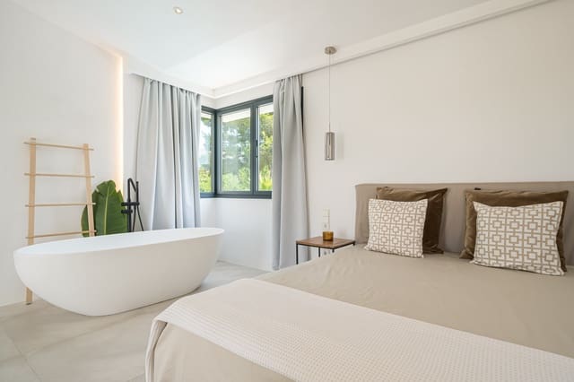 3 soveværelse Villa til salg i Palmanova, Calvià med swimmingpool - € 2.300.000 (Ref: 9163662)