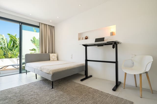 3 soveværelse Villa til salg i Palmanova, Calvià med swimmingpool - € 2.300.000 (Ref: 9163662)