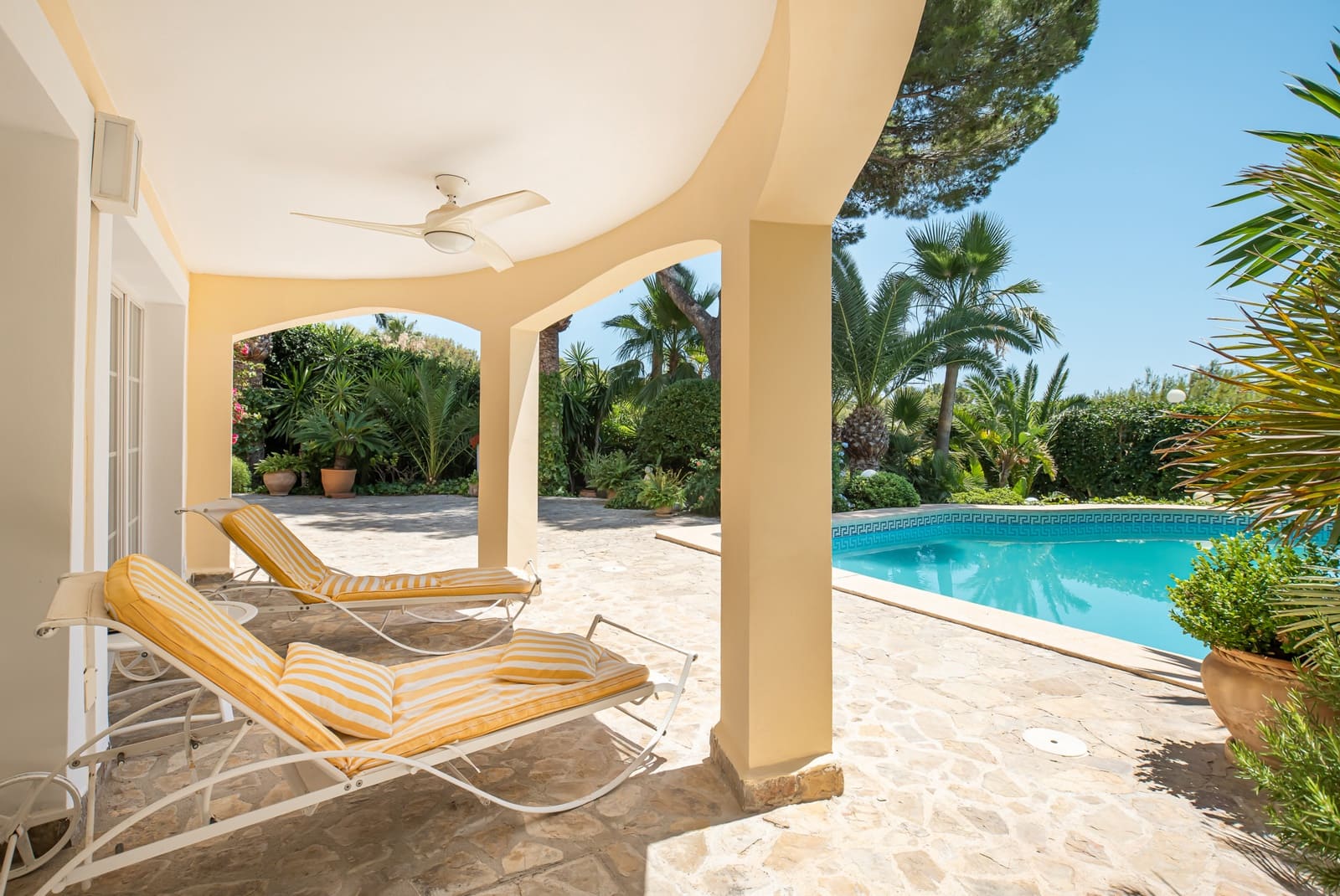 3 soveværelse Villa til salg i Costa de la Calma med swimmingpool - € 1.980.000 (Ref: 9227082)