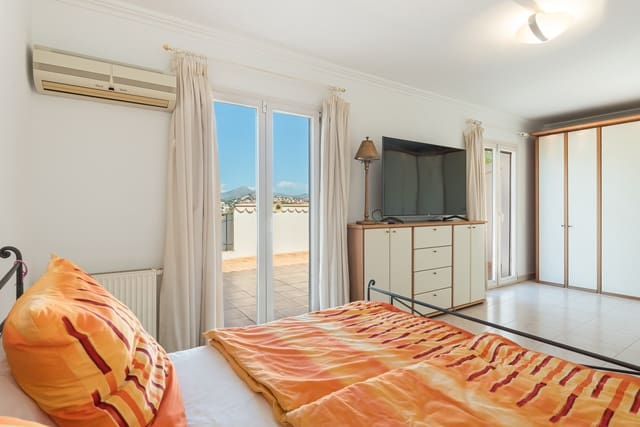 3 slaapkamer Villa te koop in Santa Ponsa, Calvià met zwembad - € 1.850.000 (Ref: 9239675)