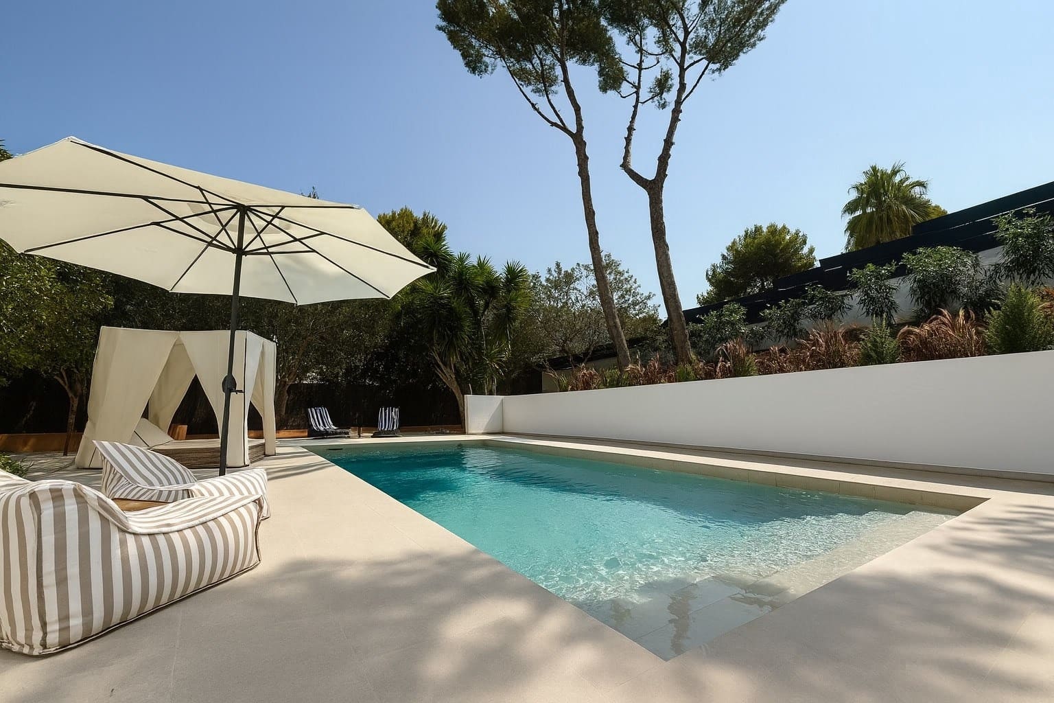 4 soveværelse Villa til salg i Santa Ponsa med swimmingpool - € 3.250.000 (Ref: 9300908)