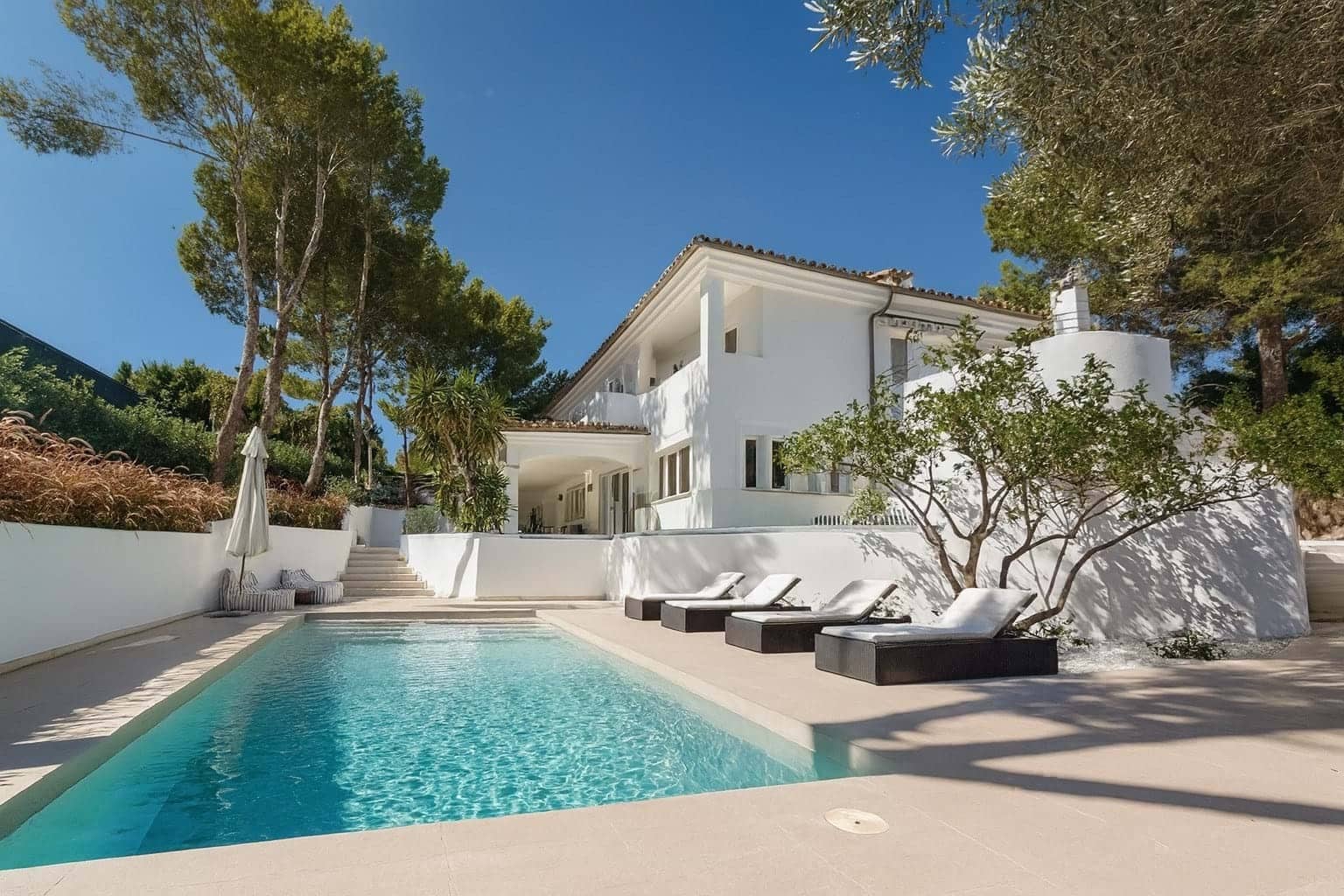 4 soveværelse Villa til salg i Santa Ponsa med swimmingpool - € 3.250.000 (Ref: 9300908)