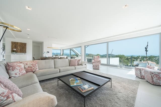 4 bedroom Villa for sale in Santa Ponsa, Calvià with pool garage - € 5,900,000 (Ref: 9330482)