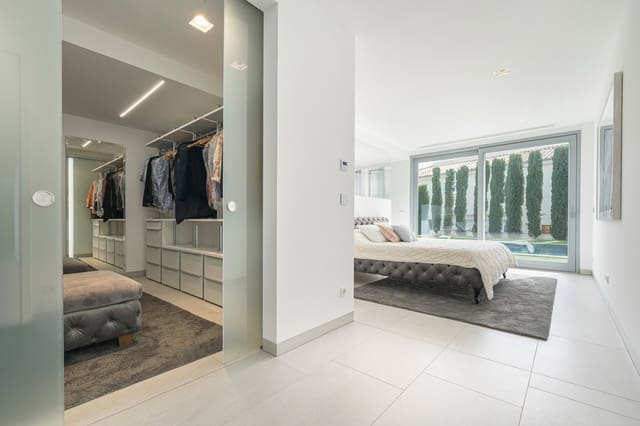 4 bedroom Villa for sale in Santa Ponsa, Calvià with pool garage - € 5,900,000 (Ref: 9330482)