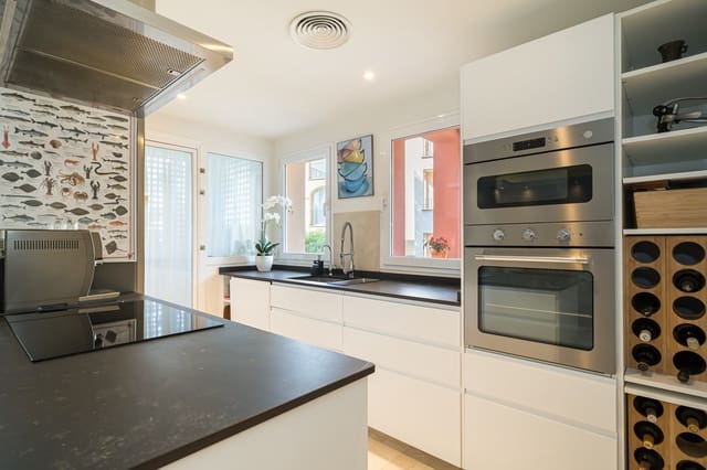 3 slaapkamer Appartement te koop in Santa Ponsa, Calvià met zwembad - € 895.000 (Ref: 9337780)