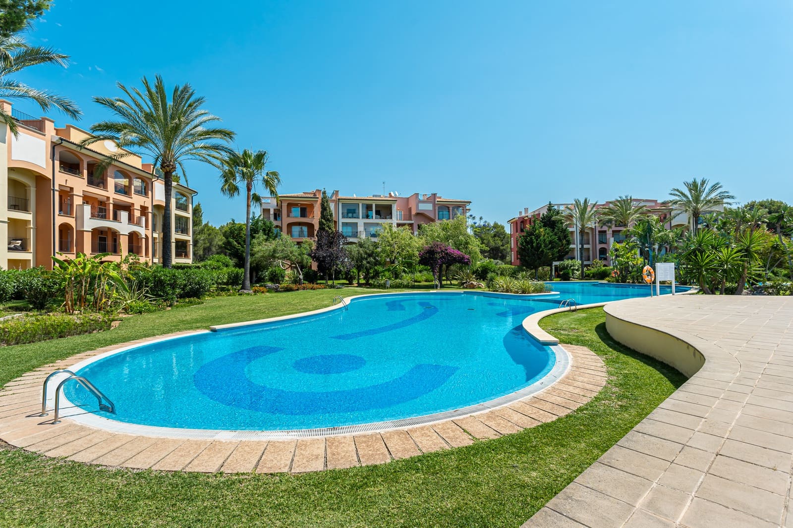 3 slaapkamer Appartement te koop in Santa Ponsa met zwembad - € 895.000 (Ref: 9337780)
