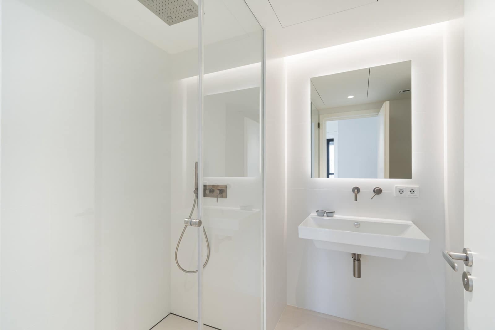 2 sypialnia Apartament na sprzedaż w Palma de Mallorca z basenem garażem - 1 900 000 € (Ref: 9634039)
