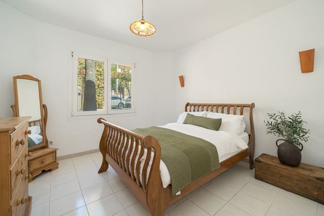 5 bedroom Villa for sale in Peguera / Paguera, Calvià - € 950,000 (Ref: 9658455)