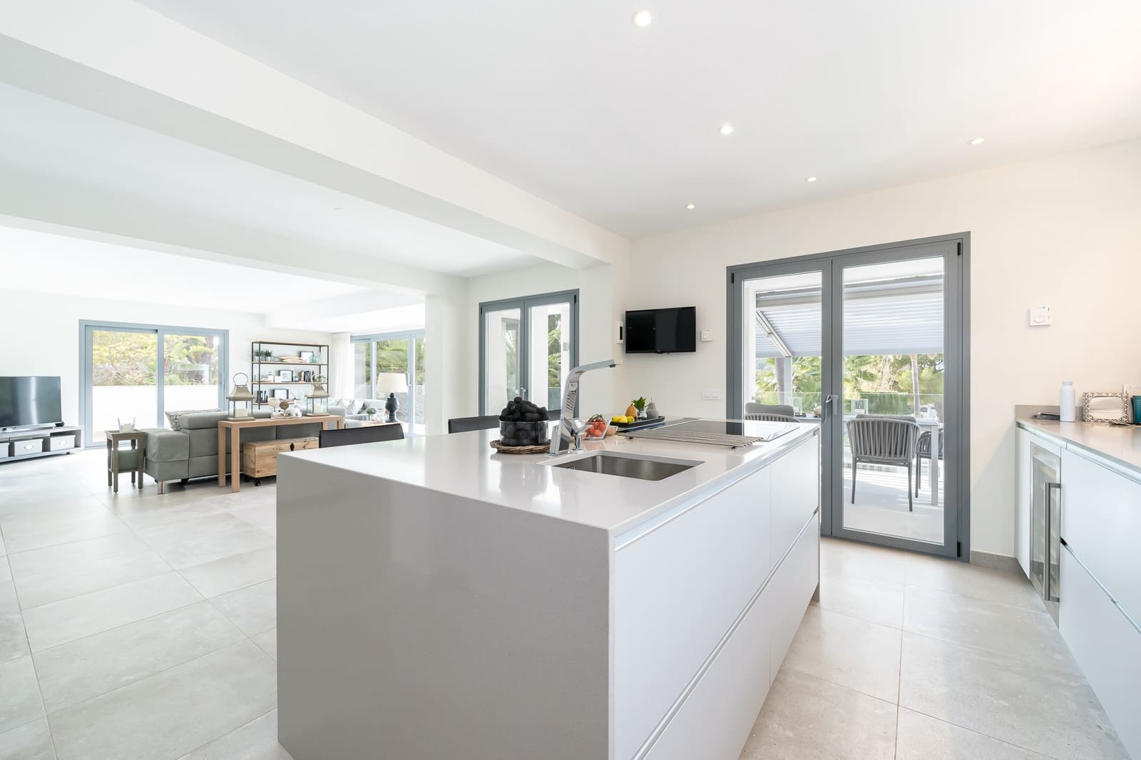 5 bedroom Villa for sale in Santa Ponsa with pool - € 2,995,000 (Ref: 9673946)