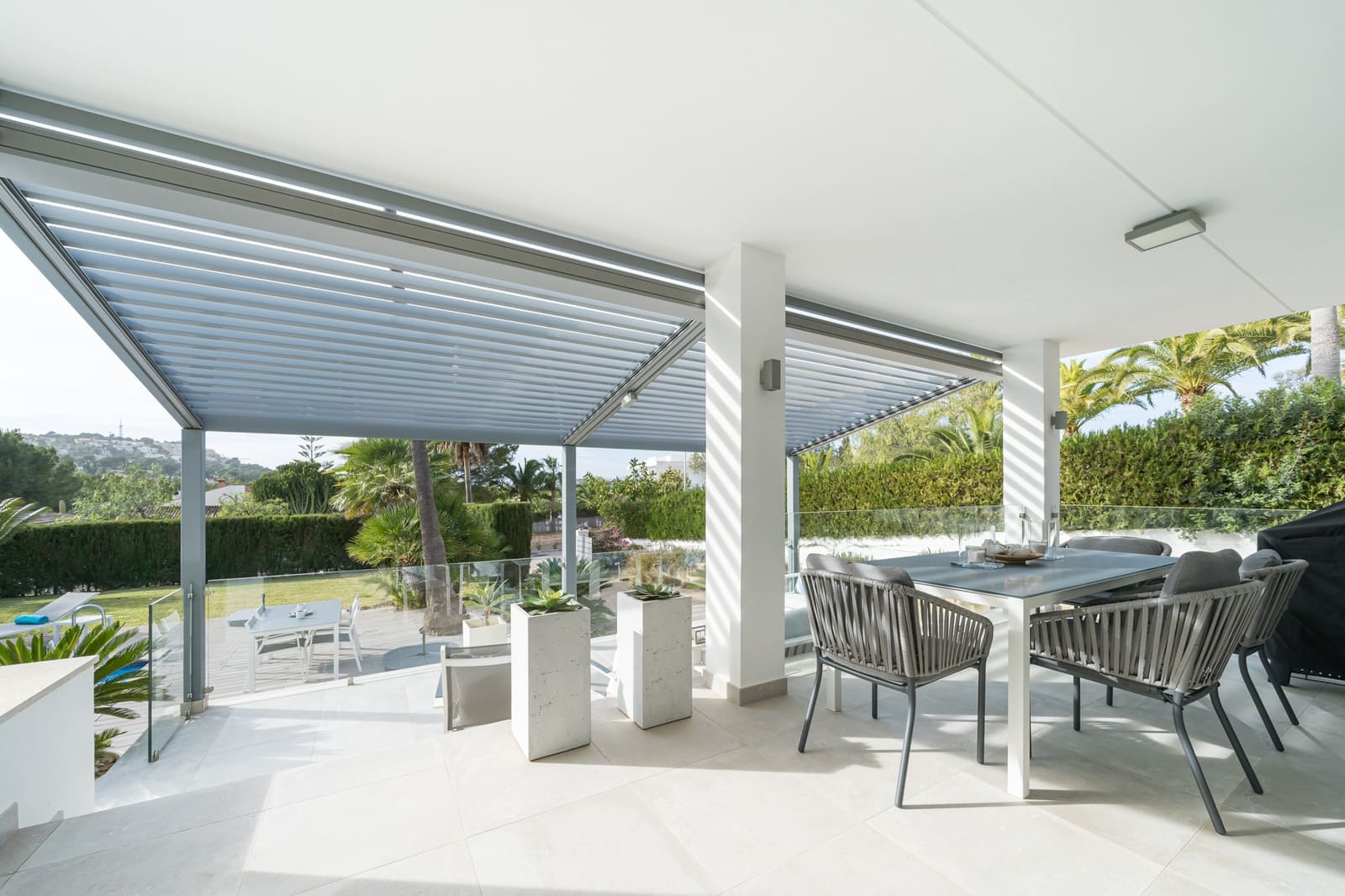 5 bedroom Villa for sale in Santa Ponsa with pool - € 2,995,000 (Ref: 9673946)