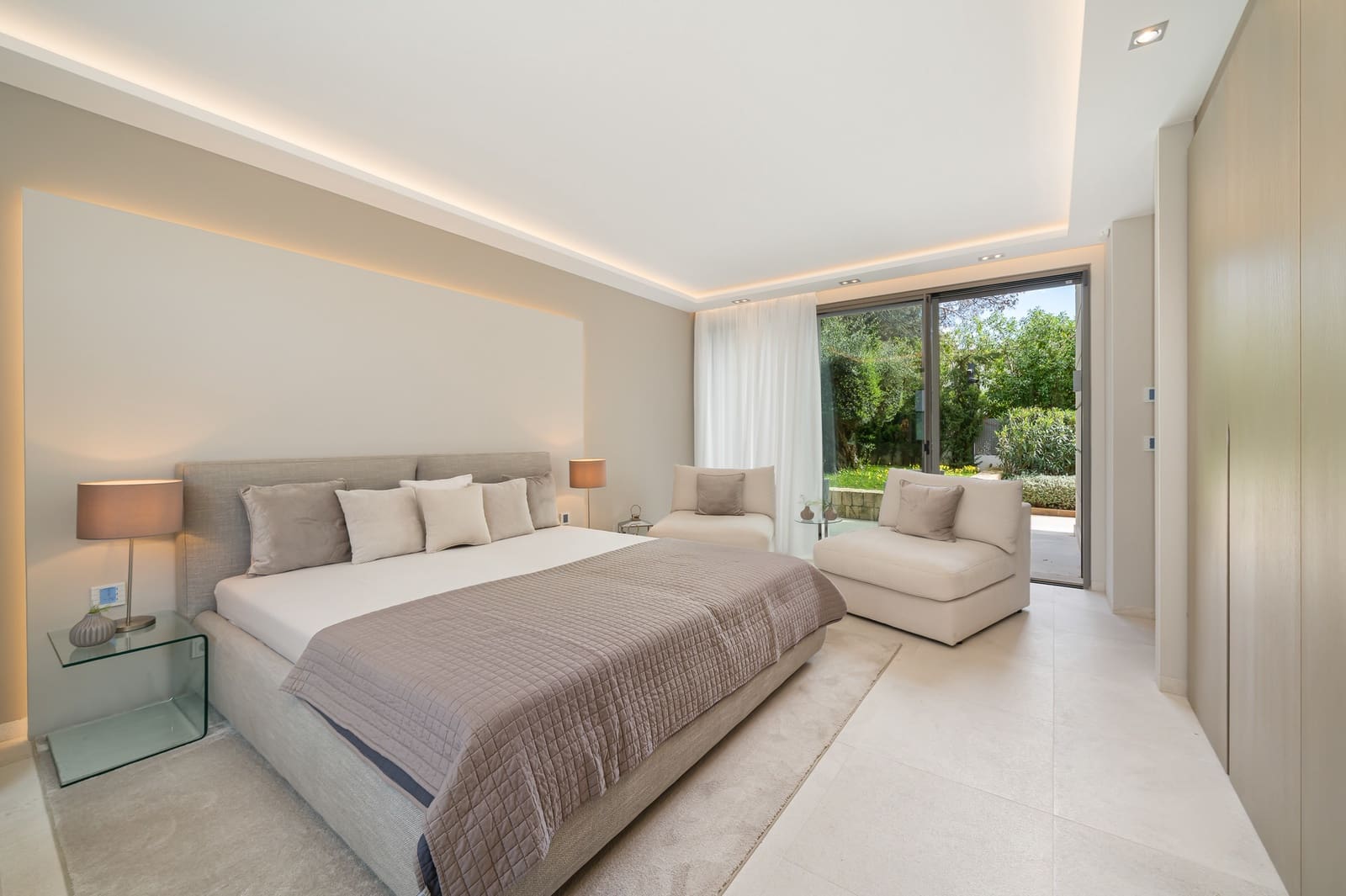 4 bedroom Villa for sale in Santa Ponsa with pool - € 6,500,000 (Ref: 9701397)