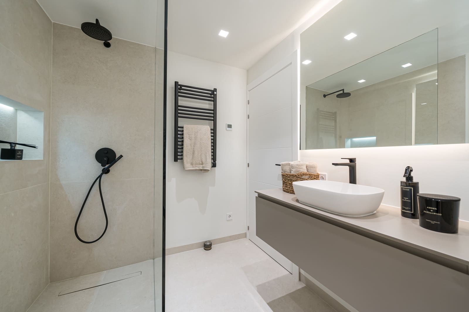 2 bedroom Townhouse for sale in Santa Ponsa with pool garage - € 1,850,000 (Ref: 9763562)