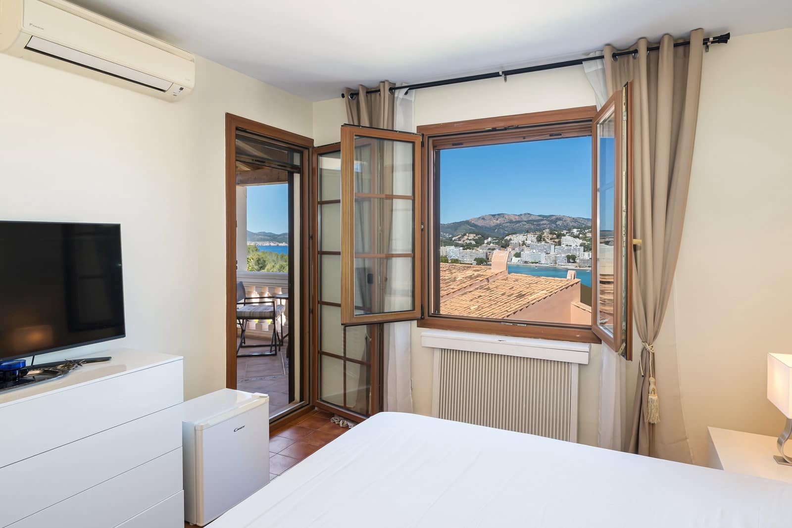 Casa de 4 habitaciones en Santa Ponsa en venta con piscina garaje - 1.150.000 € (Ref: 9794382)