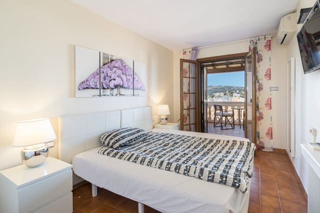 4 sypialnia Dom na sprzedaż w Santa Ponsa, Calvià z basenem garażem - 1 150 000 € (Ref: 9794382)