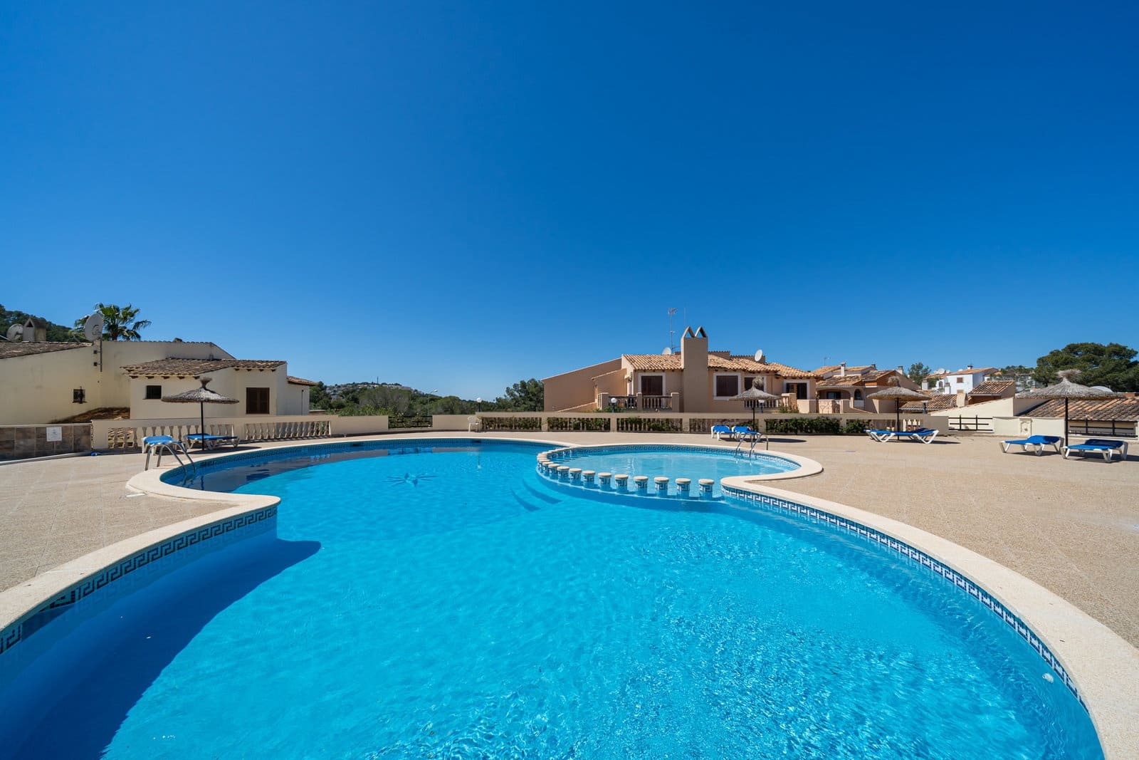 Casa de 4 habitaciones en Santa Ponsa en venta con piscina garaje - 1.150.000 € (Ref: 9794382)