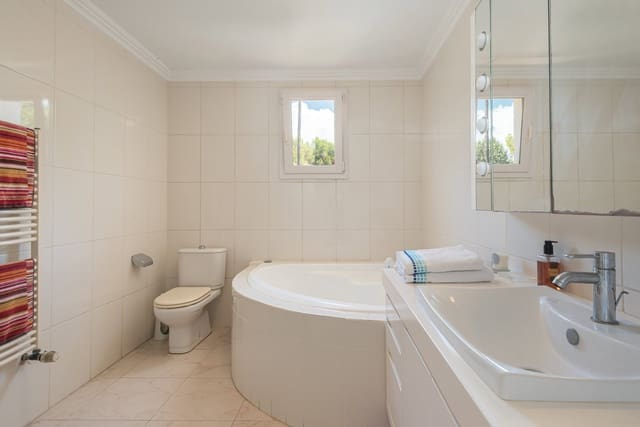 3 Zimmer Villa zu verkaufen in Santa Ponsa, Calvià mit Pool Garage - 1.750.000 € (Ref: 9822443)