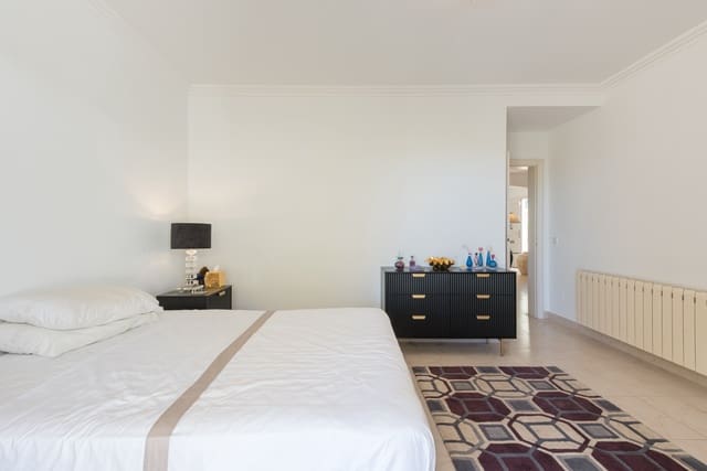 3 slaapkamer Villa te koop in Santa Ponsa, Calvià met zwembad - € 1.750.000 (Ref: 9822443)